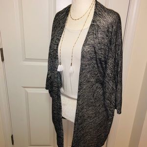 Soft chiffon Kimono, black ans White.